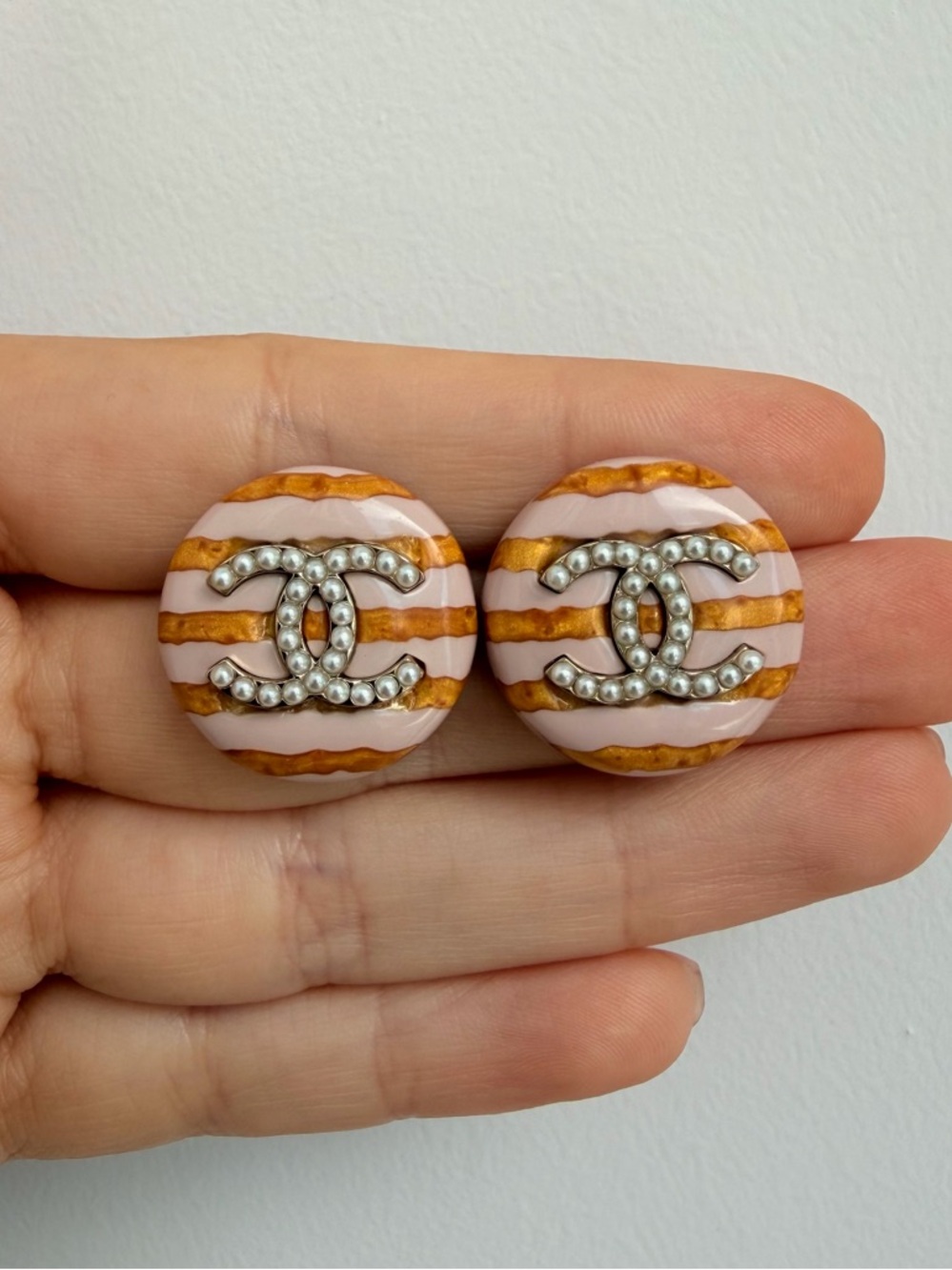 💖CHANEL Round Striped CC Earrings in Baby Pink & Gold💛